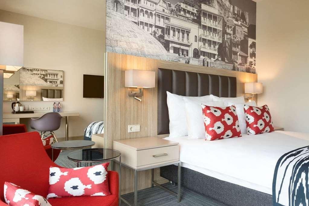Ramada Encore Tiflis Habitación foto