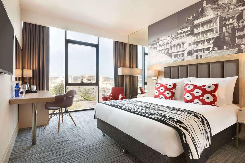 Ramada Encore Tiflis Habitación foto