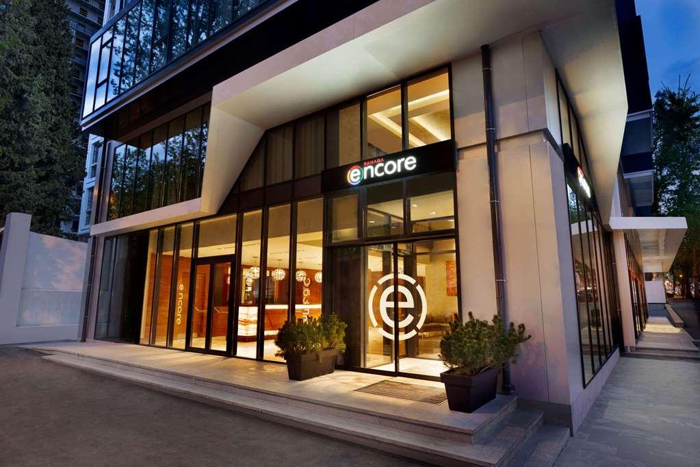 Ramada Encore Tiflis Exterior foto